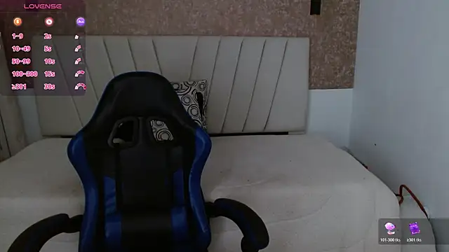 AliceSmity__ live cam on StripChat