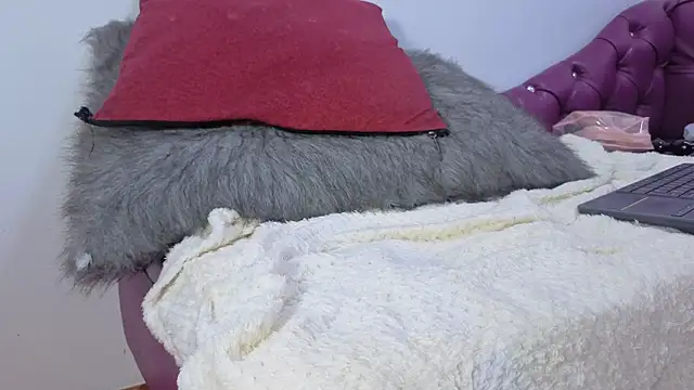 Julieta-Messy_ webcam