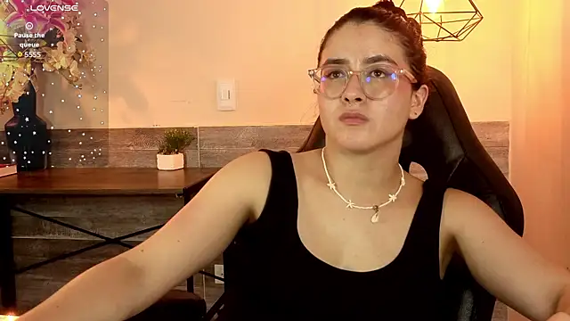 LiLLiAnderson live cam on StripChat