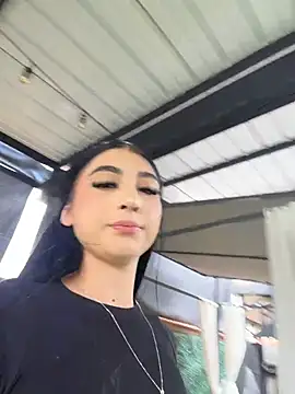 Live sex cam di BadLilAngelXXX