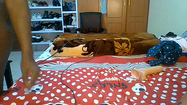 Roundbootymistress live cam