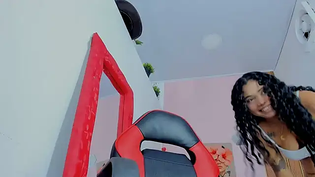 EllyBloom live cam on StripChat