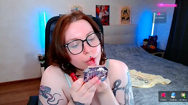 ur_geekgirl live cam on StripChat