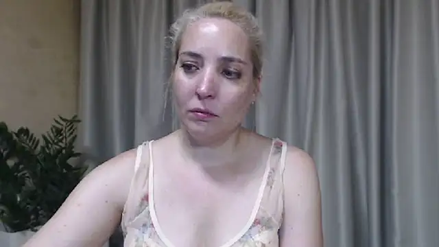 sweetpussy live cam on StripChat