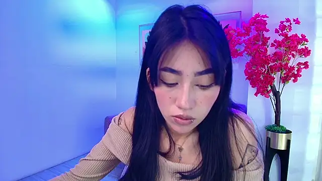 Rainy_doll live cam on StripChat