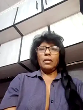 MsAttitude live cam on StripChat