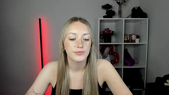 EvelynBlond webcam