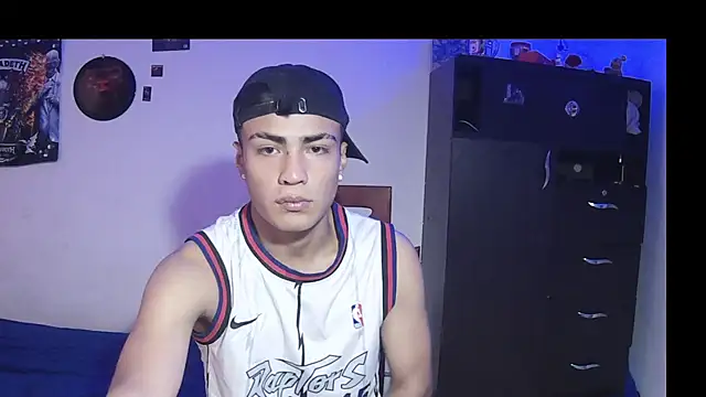 Fenix_hardcock live cam on StripChat
