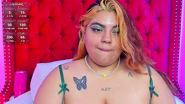 SunnyHoney_ live cam on StripChat