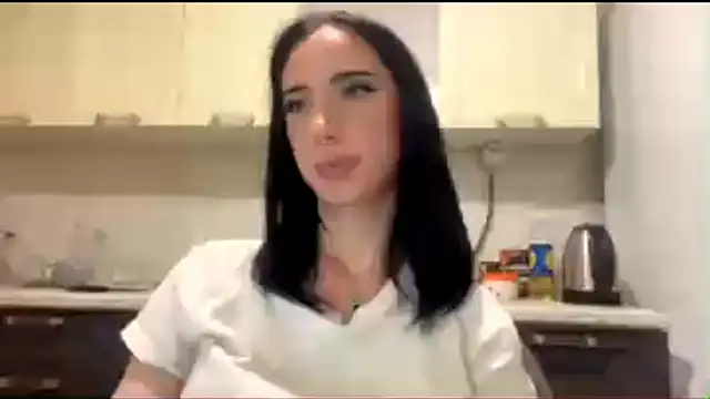 IsabellaQiueen live cam on StripChat