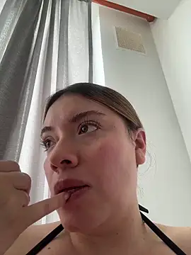 valery_mora webcam