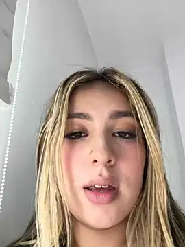 Cloee_Rainbow1 webcam
