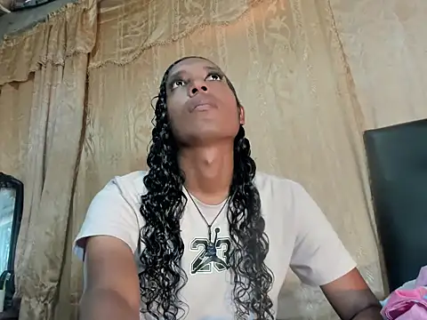 chaira_1x1 webcam