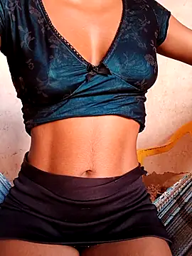 bela14 (F young) - Nua gozando no dildo