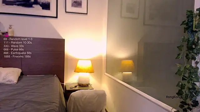 hongkongkitten live cam on StripChat