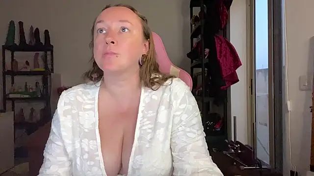 kisicaxx live cam on StripChat