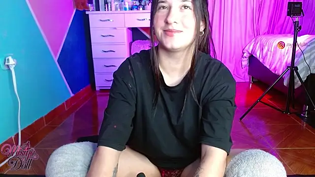 mysticdooll69 (F young) - completely naked + oil on my ass
