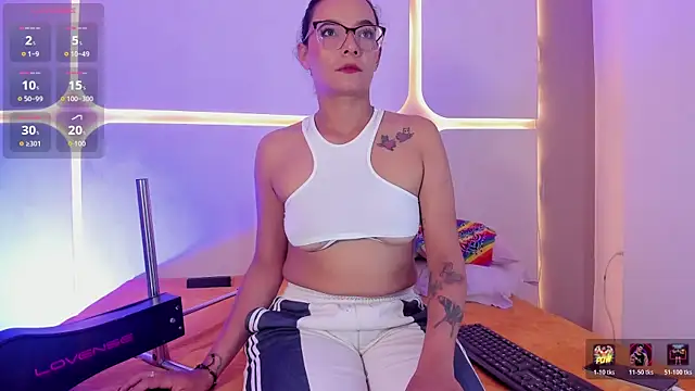 LunaArias live cam on StripChat
