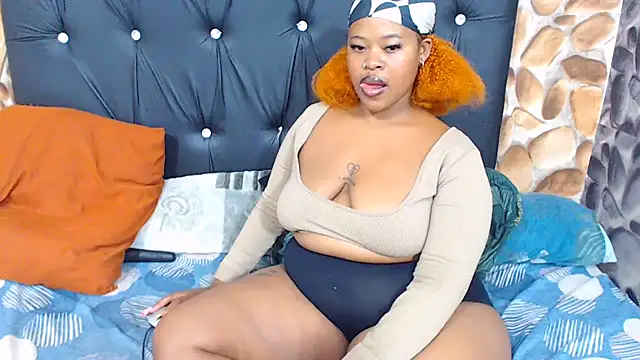 BadAss_Bee live cam on StripChat