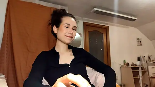 HazyLoom live cam on StripChat