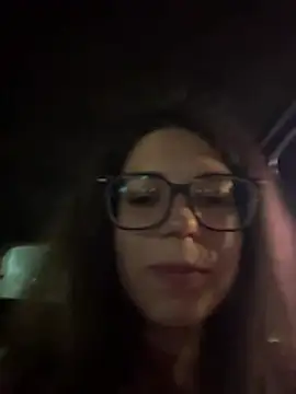 NadiraNoor live cam on StripChat