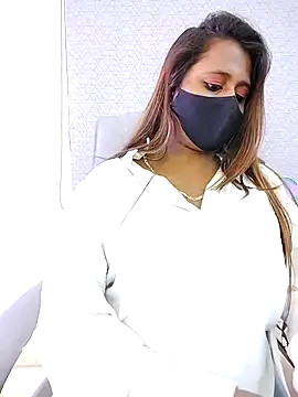 LoveLy-Soneya live cam on StripChat