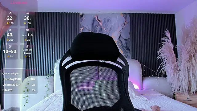 CarolineFyre webcam