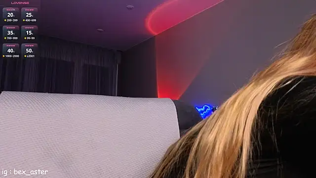 RebeccaAster webcam