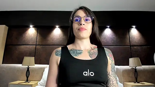 ValeryMontenegro live cam on StripChat