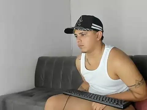 Charlie_Scorpion live cam on StripChat