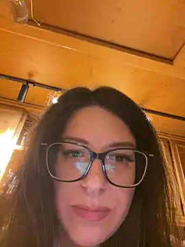 NadiraNoor webcam