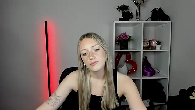 EvelynBlond webcam