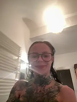 SkinnyLilly live cam