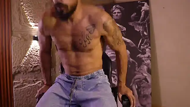 DannSaenz live cam on StripChat