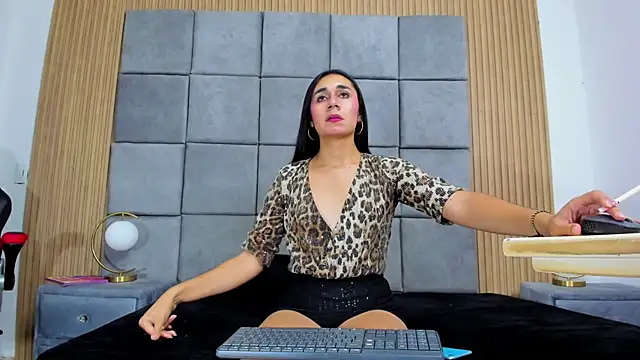 MahiaraHot live cam on StripChat