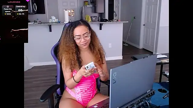 ReeseZen live cam on StripChat