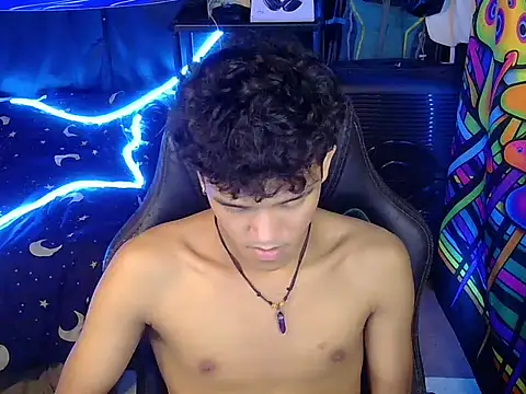 hugekenbigcock live cam on StripChat