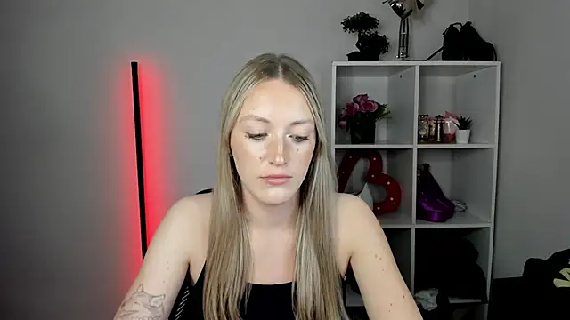 EvelynBlond webcam