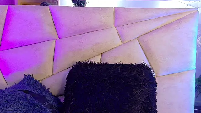 Yen_and_Dko live cam on StripChat