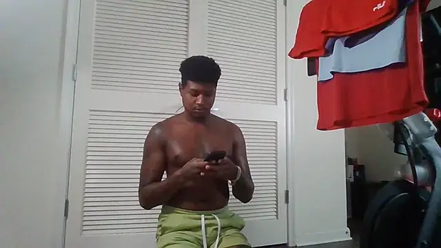 Bigtreatofficial live cam on StripChat