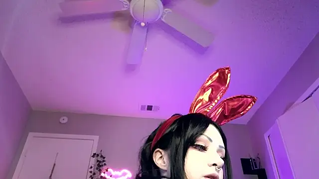 Ivey_Strigoi webcam