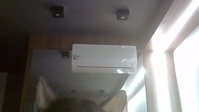 SkinnyKitten live cam on StripChat