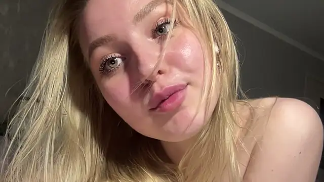 CatrinaRingquist live cam on StripChat