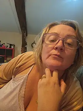 lady_charlyne webcam