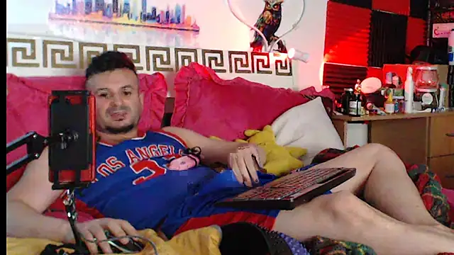 Hugec0ck007 live cam on StripChat