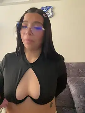 maaddyXXX live cam on StripChat