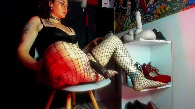 madame_ibby live cam on StripChat