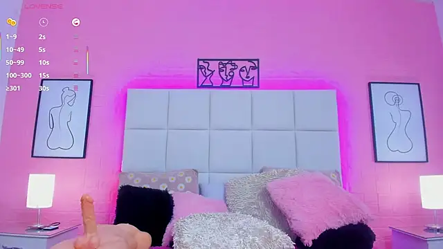 charlotte_kisss live cam on StripChat