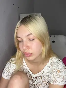 MilaaXOO webcam