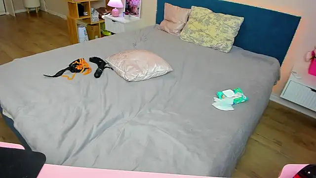 BritneyLix webcam